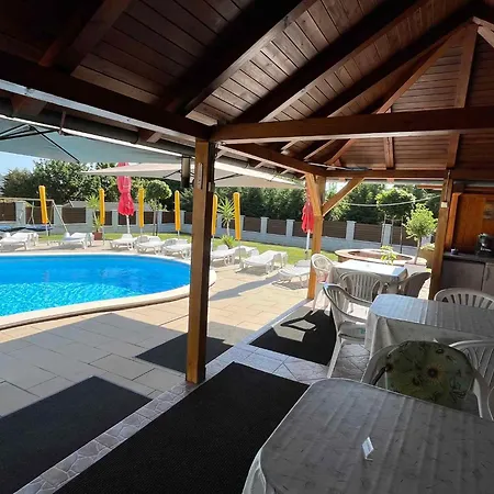 16 Апартаменты